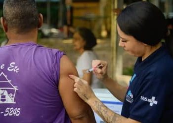InfoGripe: Influenza impulsiona alta dos casos graves de doenças respiratórias entre jovens, adultos e idosos