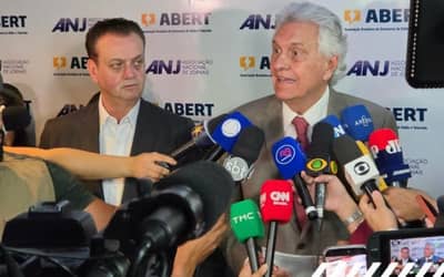 Caiado apresenta propostas para comunicação, segurança e economia em encontro da ABERT e ANJ Caiado apresenta propostas para comunicação, segurança e economia em encontro da ABERT e ANJ