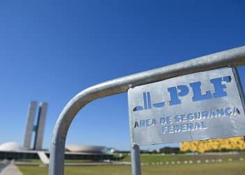 Congresso inicia recesso com anúncio de acordo para compensar desaceleração durante eleição