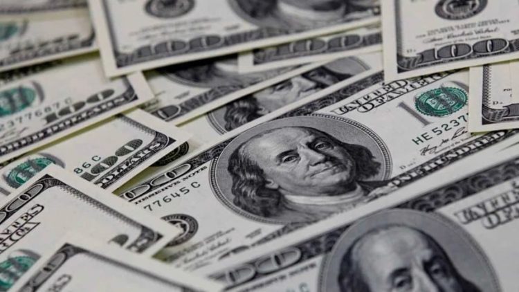 Dólar fecha o último pregão aos R$ 5,13, após queda de 0,07%