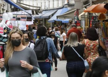 FGV: Confiança do consumidor recua pelo terceiro mês consecutivo em julho