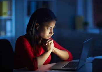 Bets deixam de ser entretenimento e passam a ser vistas por mulheres como saída para dificuldades financeiras