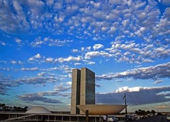 CNI critica votação sobre fim da escala 6×1 durante período eleitoral