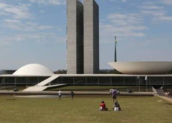 Congresso deve analisar cinco pautas em esforço concentrado nesta semana; escala 6×1 e ‘taxa das blusinhas” estão na lista