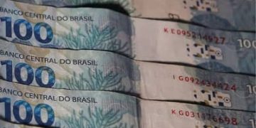 Governo paga R$ 1,16 trilhão em juros e dívida pública avança Governo paga R$ 1,16 trilhão em juros e dívida pública avança