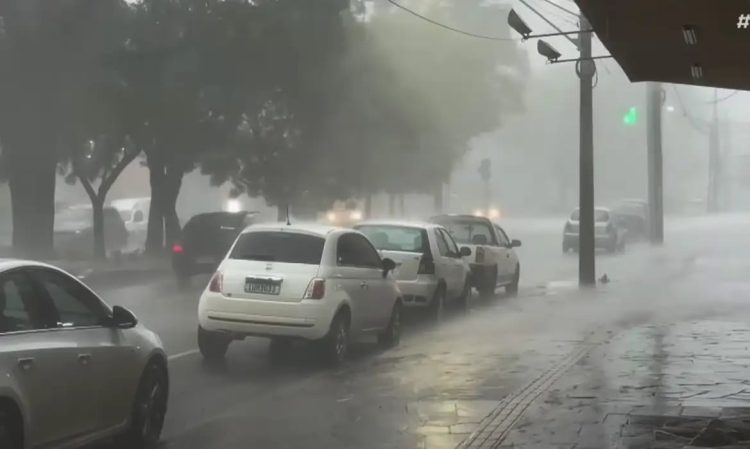 INMET monitora possível formação de ciclone bomba no Sul do Brasil INMET monitora possível formação de ciclone bomba no Sul do Brasil
