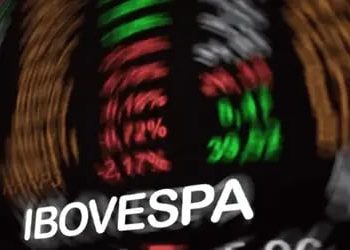 Ibovespa fecha o último pregão aos 166.335 pontos, após alta da Petrobras limitar perdas