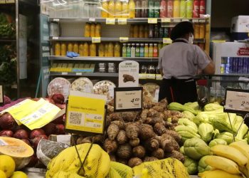 Intenção de consumo das famílias recua em agosto, aponta CNC
