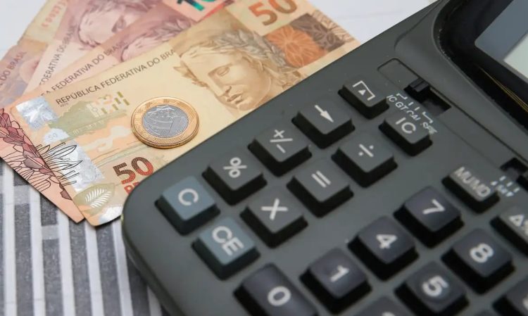 Pisos salariais nos municípios: se aprovadas, proposições podem impactar cofres em mais de R$ 100 bilhões por ano, diz CNM