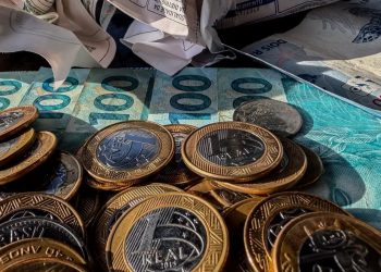 Arrecadação federal soma R$ 235,5 bilhões em agosto, impulsionada pelo setor de petróleo e gás