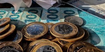 Arrecadação federal soma R$ 235,5 bilhões em agosto, impulsionada pelo setor de petróleo e gás
