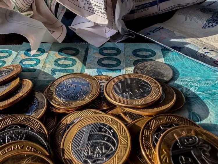 Arrecadação federal soma R$ 235,5 bilhões em agosto, impulsionada pelo setor de petróleo e gás Arrecadação federal soma R$ 235,5 bilhões em agosto, impulsionada pelo setor de petróleo e gás