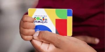 Bolsa Família: oposição reage a aumento de 15% e presidenciável pede suspensão ao TSE Bolsa Família: oposição reage a aumento de 15% e presidenciável pede suspensão ao TSE