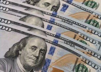 Dólar recua após fala de dirigente do Fed sobre juros
