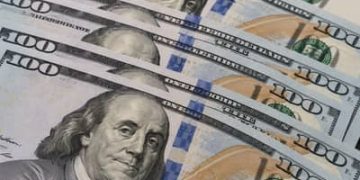 Dólar recua após fala de dirigente do Fed sobre juros