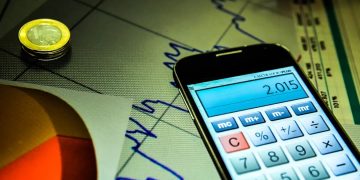 Economia brasileira encolhe 0,4% em julho e sinaliza desaceleração Economia brasileira encolhe 0,4% em julho e sinaliza desaceleração