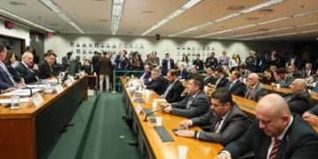 Entidades de Santa Catarina e do Paraná cobram urgência na correção dos limites do Simples Nacional
