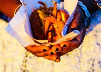 Ofício das Baianas de Acarajé mantém vivos saberes de matriz africana transmitidos entre gerações