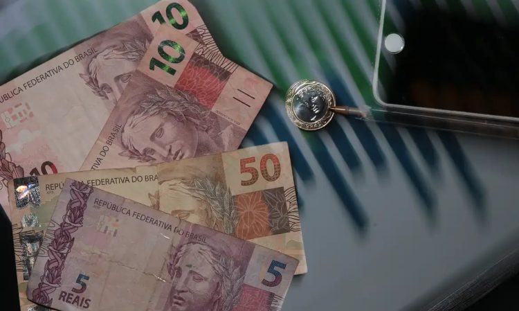 Orçamento de 2027: governo estima salário mínimo de R$ 1.741 e não reajusta Bolsa Família