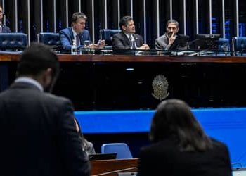 Senado adia votação da PEC que acaba com escala 6×1 para depois das eleições