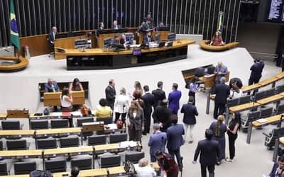 “Taxa das blusinhas”: CACB pede que Congresso rejeite a isenção do imposto “Taxa das blusinhas”: CACB pede que Congresso rejeite a isenção do imposto