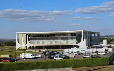 Campanhas de presidenciáveis se reúnem para traçar estratégia no 2º turno Campanhas de presidenciáveis se reúnem para traçar estratégia no 2º turno