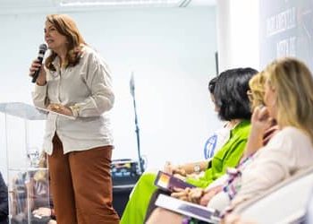 Crédito para mulheres empreendedoras mobiliza empresárias e parlamentares em Brasília