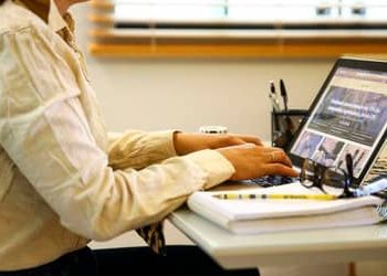 Empresas de serviços começam a informar IBS e CBS na NFS-e a partir desta quinta (1º)