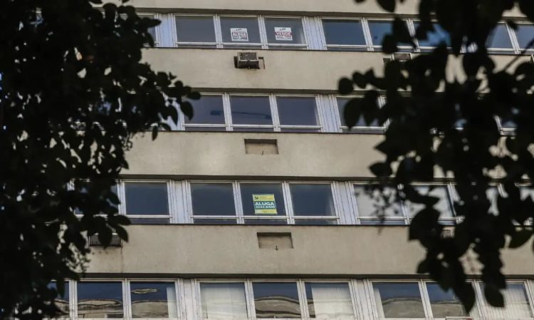 Habitação: custos pressionam orçamento de famílias e elevam risco de inadimplência; especialista aponta sinais de alerta