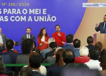Lula sanciona lei que eleva teto do MEI e perdoa dívidas federais