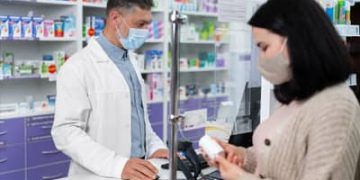 Piso salarial dos farmacêuticos: CNM alerta para impacto de R$ 309 milhões por ano nos cofres municipais Piso salarial dos farmacêuticos: CNM alerta para impacto de R$ 309 milhões por ano nos cofres municipais