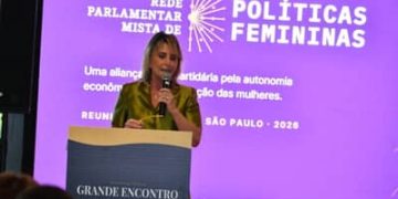 Simplificação tributária, crédito e independência feminina orientam manifesto entregue pelo CMEC a Flávio Bolsonaro Simplificação tributária, crédito e independência feminina orientam manifesto entregue pelo CMEC a Flávio Bolsonaro