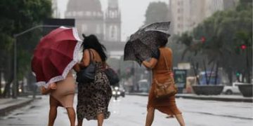 Temporais afetam 2,2 milhões de pessoas no Sul; 419 municípios decretam situação de anormalidade Temporais afetam 2,2 milhões de pessoas no Sul; 419 municípios decretam situação de anormalidade