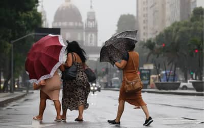 Temporais afetam 2,2 milhões de pessoas no Sul; 419 municípios decretam situação de anormalidade Temporais afetam 2,2 milhões de pessoas no Sul; 419 municípios decretam situação de anormalidade